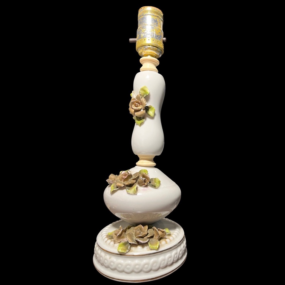 β¨ HP β¨ Vintage β¨ β1920's Leviton Porcelain Lamp Base w/ 3D Rose Detail. β¨ - Picture 2 of 10